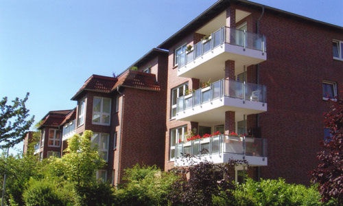 Komplex mit 49 Komfortwohnungen, Tiefgarage, 5 Treppenhäuser <br/>
Teilansicht mit Loggien